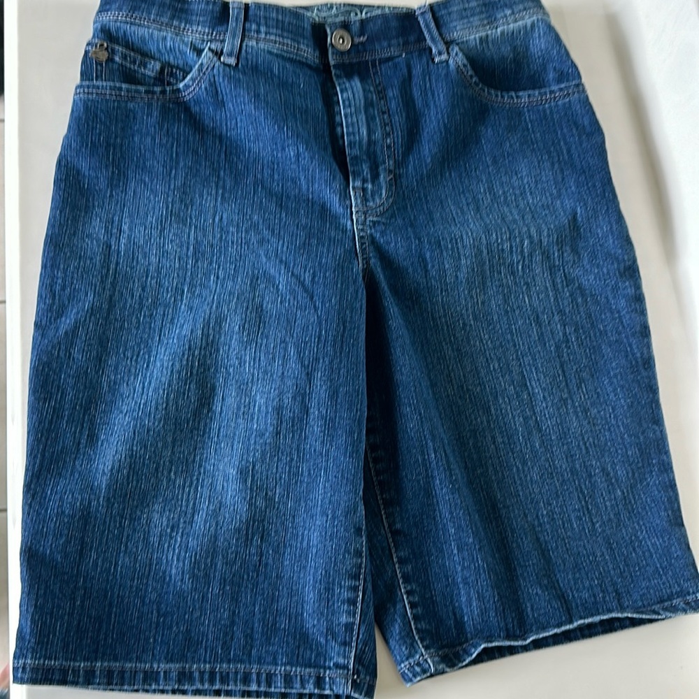 Gloria Vanderbilt denim, Bermuda style shorts, size 8